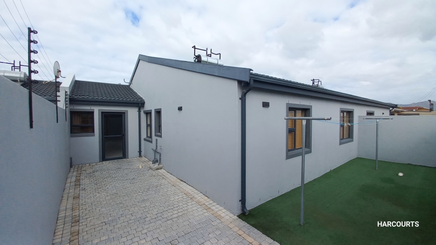 To Let 3 Bedroom Property for Rent in Zeekoevlei Western Cape